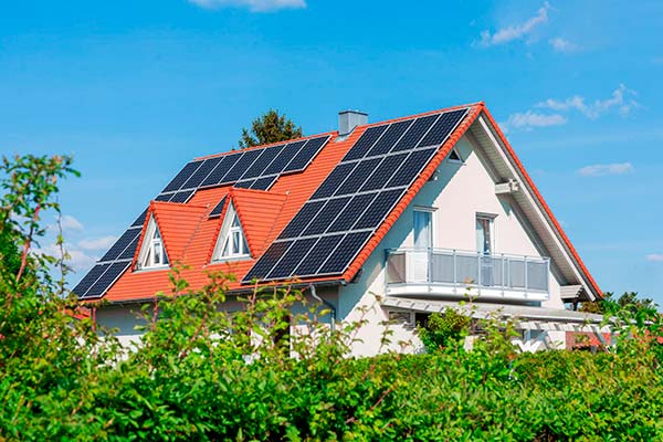 Ahorra energía en tu hogar a través de placas solares para el autoconsumo eléctrico